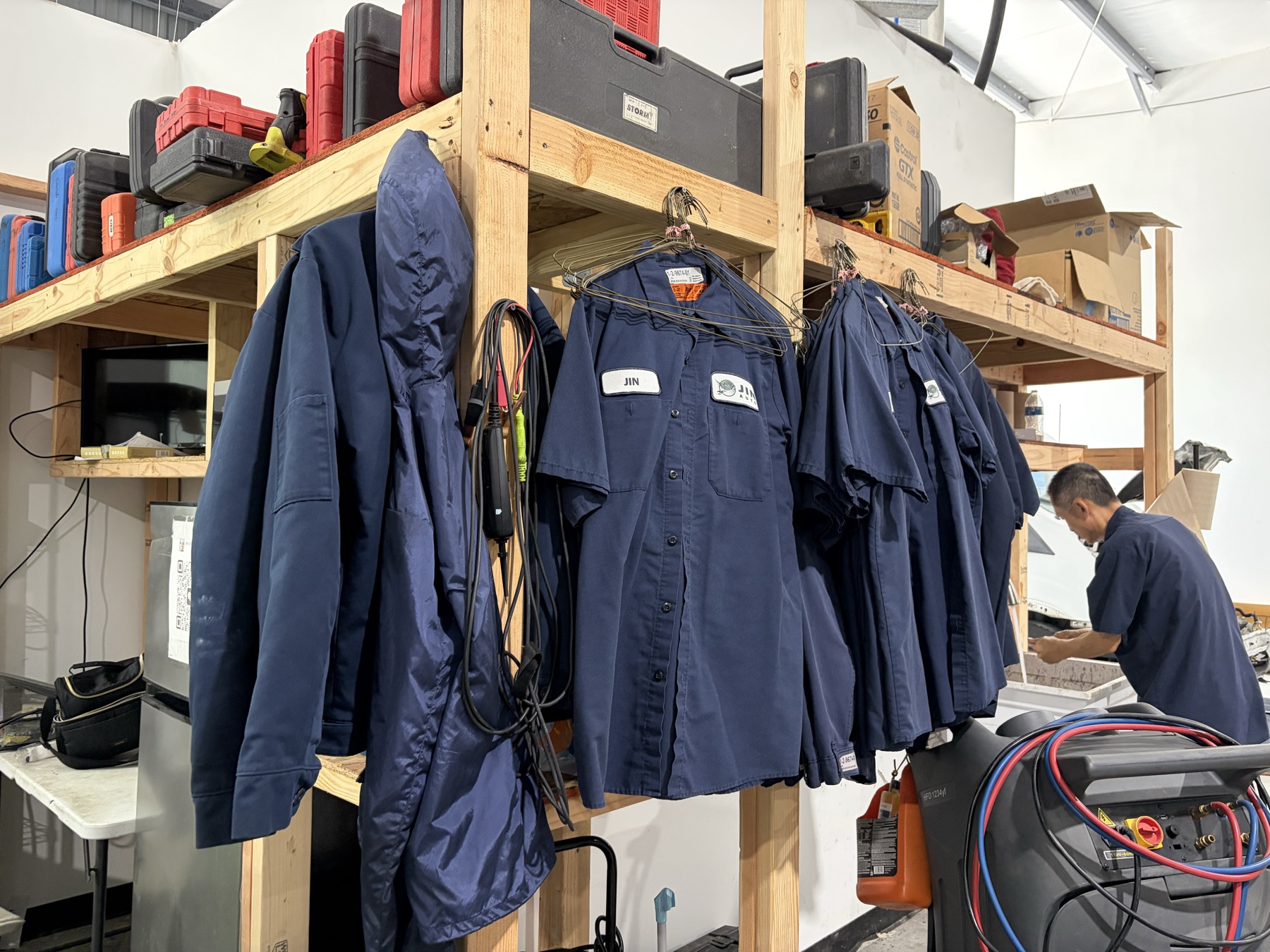 JINS AUTO technician uniforms