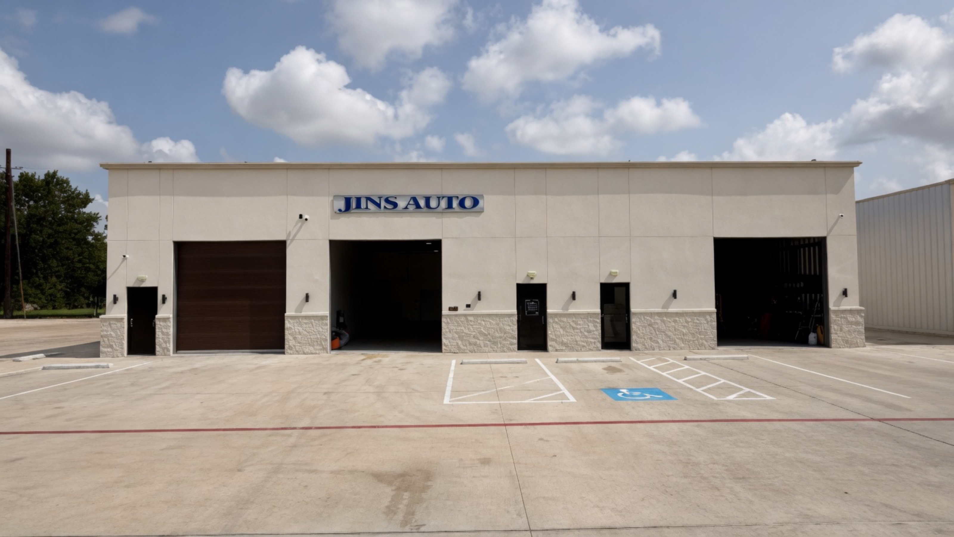 JINS AUTO storefront — cleaned exterior